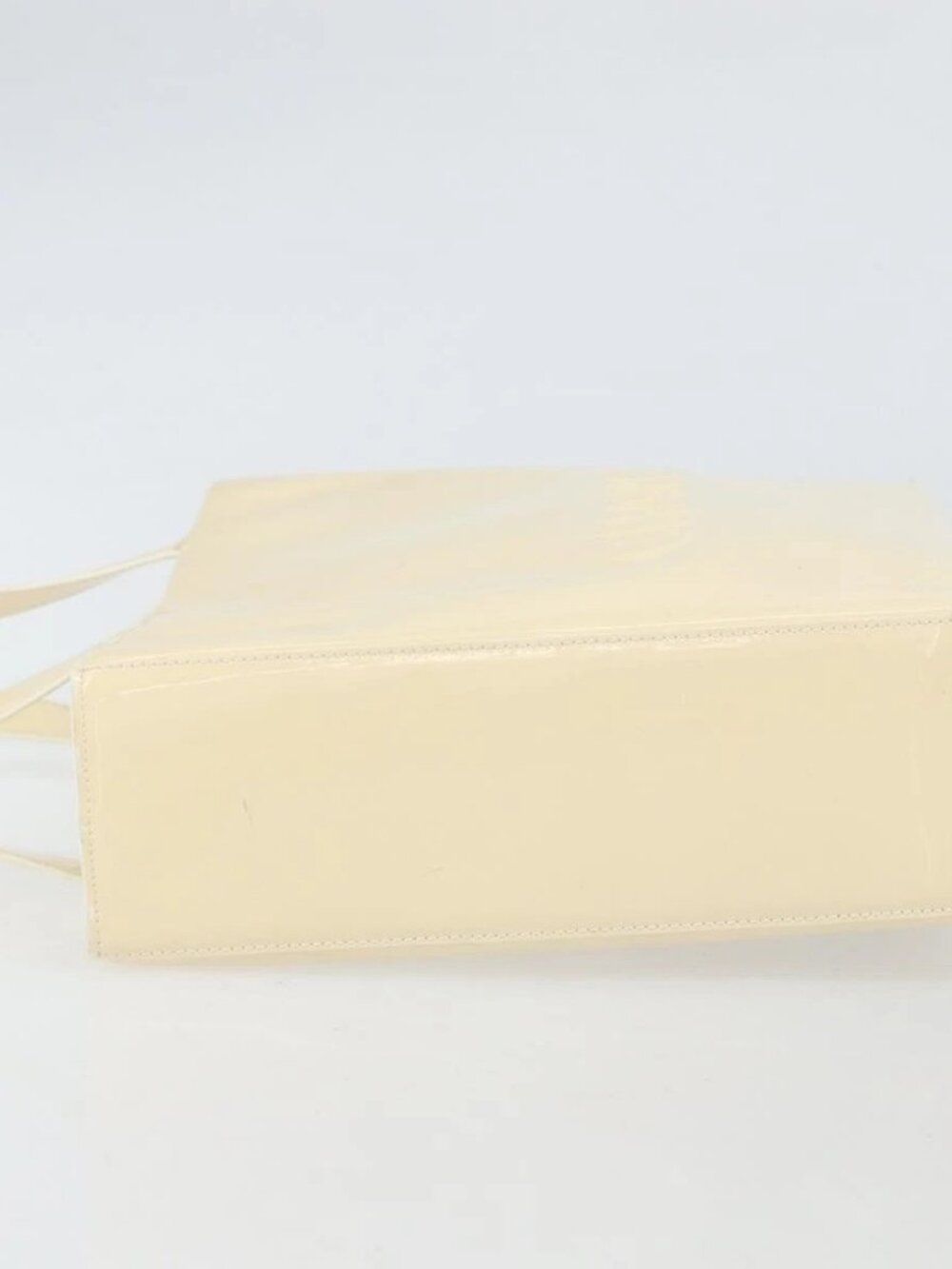 CHANEL Tote Bag Patent leather Beige Gold CC - Picture 7 of 16